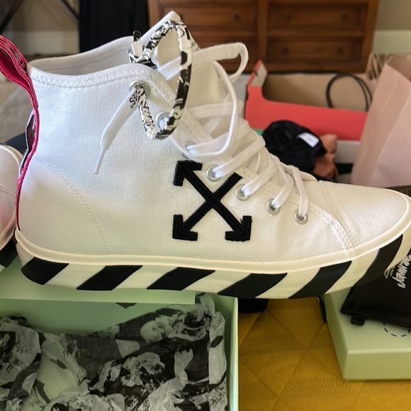 100% Authentic Off White Vulcanized Sneakers - Picture 7 of 10